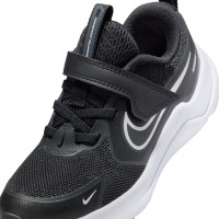 Nike Cosmic Runner Children's Running Shoes Black White Anthracite
