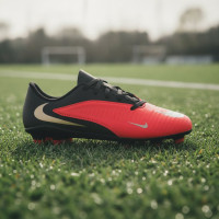 Nike Phantom 6 Low Club Gras / Kunstgras Voetbalschoenen (MG) Peuters/Kleuters Zwart Felrood Goud