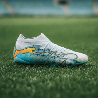 PUMA Future 9 Ultimate Playmaker Gras Voetbalschoenen (FG) Wit Vibrant Blue Sun Stream Lichtblauw