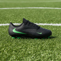 Nike Phantom 6 Low Club Grass/Artificial Grass Football Boots (MG) Toddlers Black Bright Green