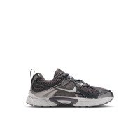 Nike V5 RNR Lace Sneakers Kleuters Grijs Gebroken Wit Iron Grey Metallic Cool Grey