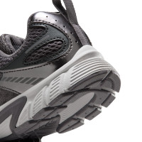 Nike V5 RNR Lace Sneakers Kleuters Grijs Gebroken Wit Iron Grey Metallic Cool Grey