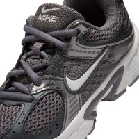 Nike V5 RNR Lace Sneakers Kleuters Grijs Gebroken Wit Iron Grey Metallic Cool Grey
