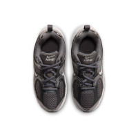 Nike V5 RNR Lace Sneakers Kleuters Grijs Gebroken Wit Iron Grey Metallic Cool Grey